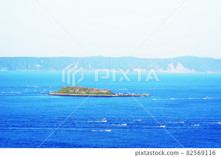 Early morning seascape, kelp fishing boat, Hamanaka-cho, Hokkaido 82569116
