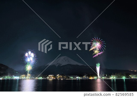 Winter fireworks at Kawaguchiko 82569585