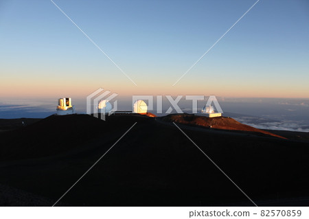 從夏威夷大島哈雷阿卡拉山頂的朝日 從夏威夷大島哈雷阿卡拉山頂的朝日 82570859