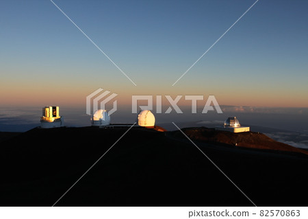 從夏威夷大島哈雷阿卡拉山頂的朝日 從夏威夷大島哈雷阿卡拉山頂的朝日 82570863