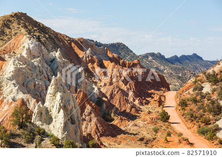 Cottonwood road 82571910