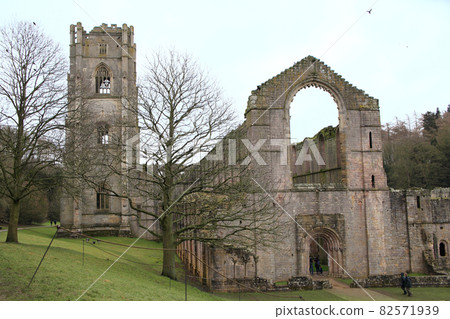 Ruins of Fountains Abbey in Ripon, UK Ruins of Fountains Abbey in Ripon, UK 82571939