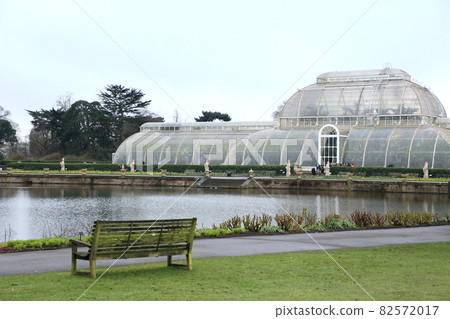 Kew gardens in London, UK 82572017