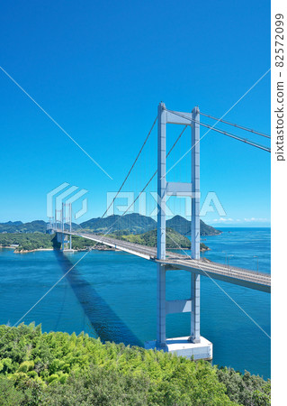 [Overlooking the Shimanami Kaido from the Itoyama Observatory] Koura-cho, Imabari City, Ehime Prefecture 82572099