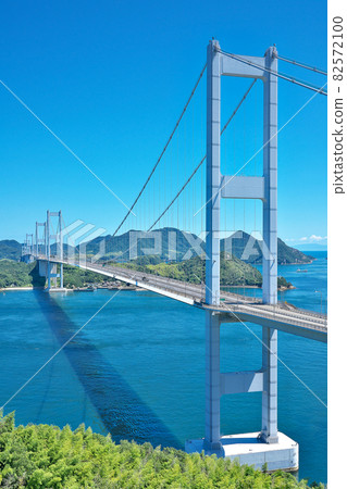 [Overlooking the Shimanami Kaido from the Itoyama Observatory] Koura-cho, Imabari City, Ehime Prefecture 82572100