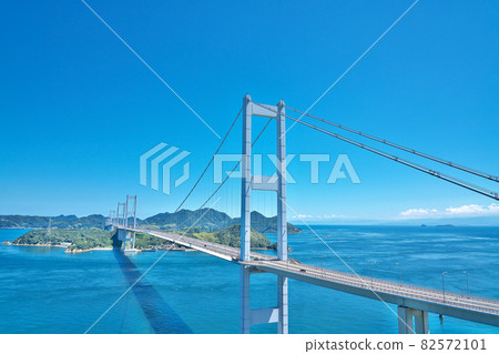[Overlooking the Shimanami Kaido from the Itoyama Observatory] Koura-cho, Imabari City, Ehime Prefecture 82572101