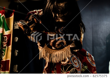 Iwami Kagura 82575375