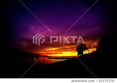 晚上景觀 82575376