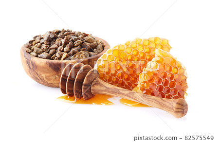 Honeycombs with propolis on white background 82575549