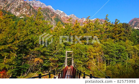 Autumn scenery from Shinmura Bridge 82575998