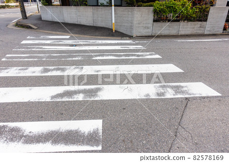 A photo of a pedestrian crossing taken in Japan. Unmanned. A photo of a pedestrian crossing taken in Japan. Unmanned. 82578169