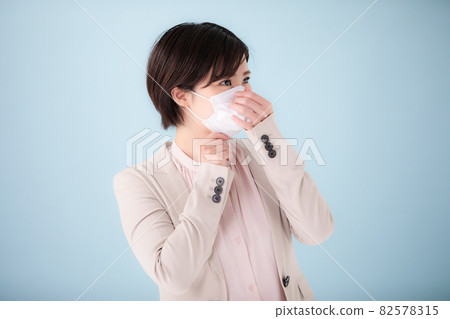 Business woman mask life 82578315