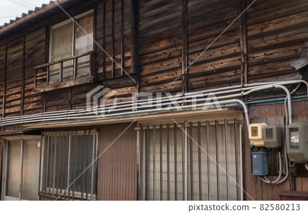 Image of an old building / fallen building / ruins 82580213