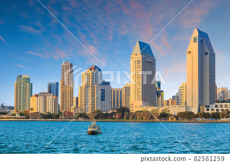 Skyline of San Diego, california from Coronado bay 82581259