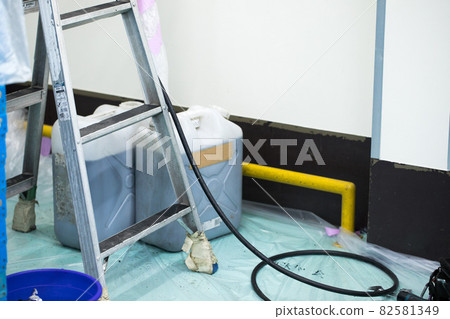 Wall-mounted air conditioner cleaning work Wall-mounted air conditioner cleaning work 82581349