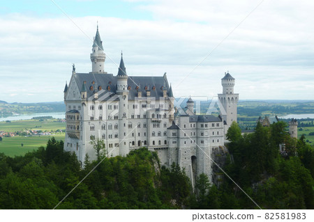 陽光明媚的新天鵝堡 陽光明媚的新天鵝堡 82581983