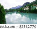 歐洲和德國山脈之間的翡翠綠湖 82582770