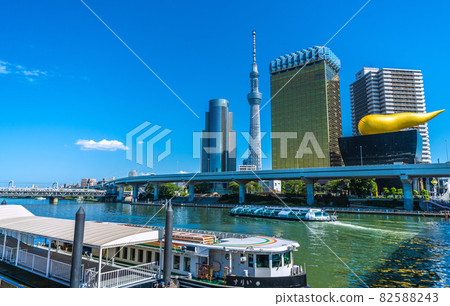 日本東京城市景觀,俯瞰水上巴士、Irisu、Hotaluna(在屏幕背面)、隅田川等。 日本東京城市景觀,俯瞰水上巴士、Irisu、Hotaluna(在屏幕背面)、隅田川等。 82588243