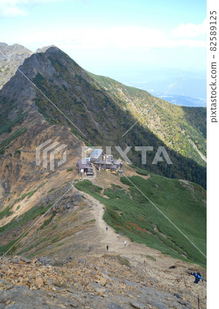 A mountain trail leading from Akadake to Akadake Tenboso 82589125
