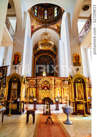 altar in the church. traditional decoration and iconostasis in the Church 82589655