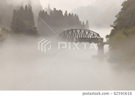 Yami line of river fog Yami line of river fog 82591618
