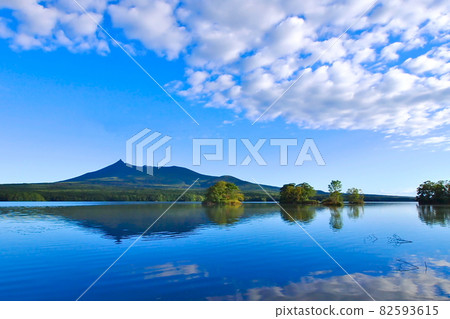 Ezo Komagatake seen from the shore of Lake Onuma 82593615