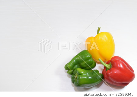Paprika and peppers from a bird's-eye view Paprika and peppers from a bird's-eye view 82599343