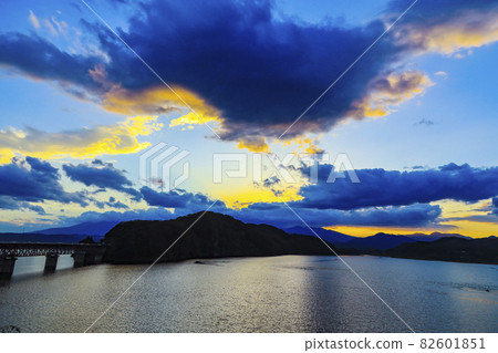 宮城縣鐮房湖的夜景 82601851