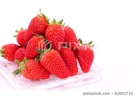 Akihime 草莓明亮的紅色明亮的背景 82603710