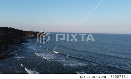 Coast and horizon 82607184
