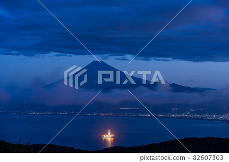 (Shizuoka Prefecture) Mt. Fuji, a deep-sea exploration vessel floating in Suruga Bay at midnight (Shizuoka Prefecture) Mt. Fuji, a deep-sea exploration vessel floating in Suruga Bay at midnight 82607303