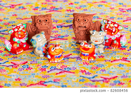 Shisa riding on Mincer weave Shisa riding on Mincer weave 82608456