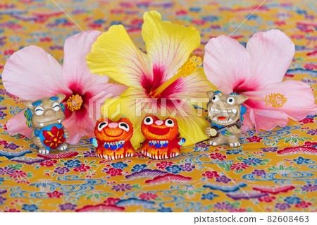 芙蓉和 Shisa 騎在 Mincer 編織上 82608463