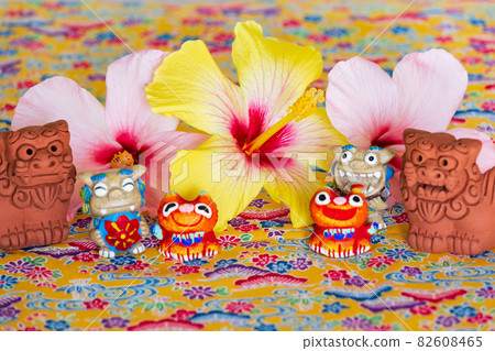 Hibiscus and Shisa riding on Mincer weave 82608465