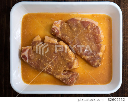 Miso-zuke pork in a white enamel bat 82609232