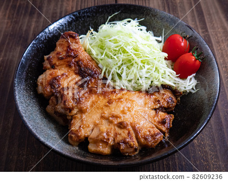 Miso-zuke of pork in a black bowl 82609236