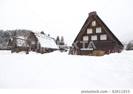 Old Japanese Gassho farmhouse in winter at Shirakawa go village in Shirakawa, Japan Old Japanese Gassho farmhouse in winter at Shirakawa go village in Shirakawa, Japan 82611853