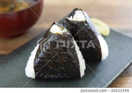 Rice ball and miso soup 82612349