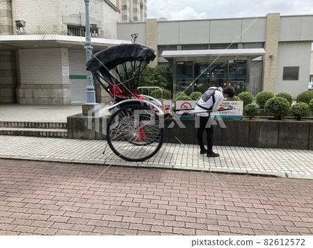 It is a rickshaw that goes around the town of Kawagoe City, Saitama Prefecture. It is a rickshaw that goes around the town of Kawagoe City, Saitama Prefecture. 82612572
