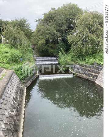 這是從埼玉縣川越市宮下橋上眺望的一級河流——新石川。 82612777