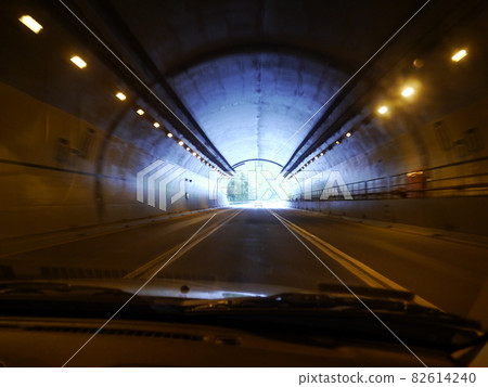 tunnel 82614240