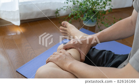 Foot self-massage 82616166