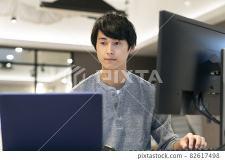 Young man working on a PC Photo cooperation: WEEK Shibadaimon (Sun Frontier Fudousan) Young man working on a PC Photo cooperation: WEEK Shibadaimon (Sun Frontier Fudousan) 82617498