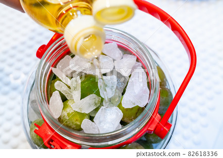 A photo of making plum juice, plum syrup, and plum wine at home. 82618336