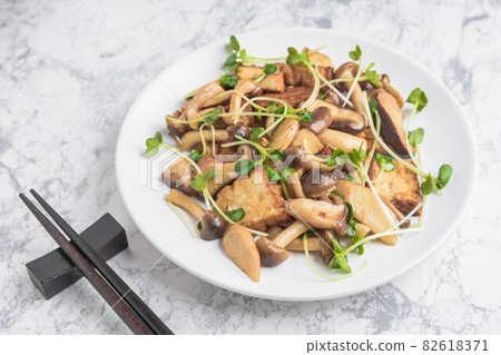 香菇炒豆腐 香菇炒豆腐 82618371