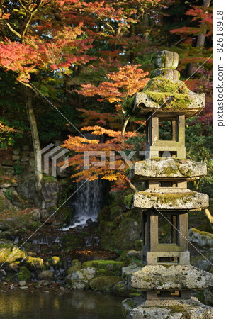 秋季兼六園久池海石塔 秋季兼六園久池海石塔 82618918