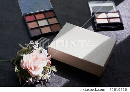 Makeup, cosmetics, leather, fashionable sunlight Makeup, cosmetics, leather, fashionable sunlight 82619216