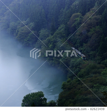 Yami line of river fog Yami line of river fog 82621439