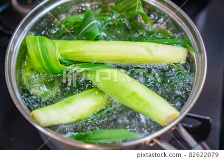 Photo of boiling young corn Photo of boiling young corn 82622079