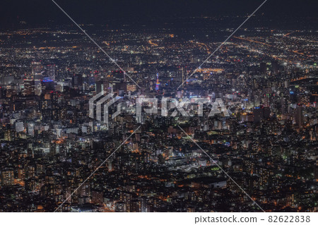 Night view of the city that shines beautifully at night Night view of the city that shines beautifully at night 82622838